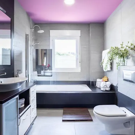 Le Llar Casa Con 2 Piscinas 1 Climatizada Interior Muy Cerca De Santiago De Compostela Tatil Evi *