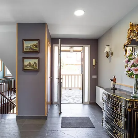 Le Llar Casa Con 2 Piscinas 1 Climatizada Interior Muy Cerca De Santiago De Compostela Tatil Evi