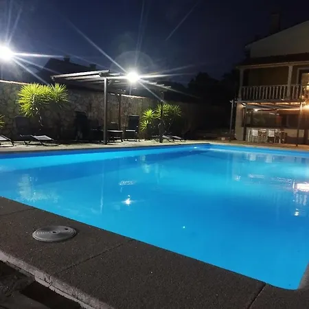 Le Llar Casa Con 2 Piscinas 1 Climatizada Interior Muy Cerca De Santiago De Compostela