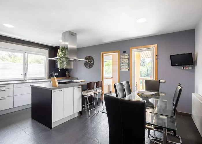 Le Llar Casa Con 2 Piscinas 1 Climatizada Interior Muy Cerca De Santiago De Compostela בית נופש