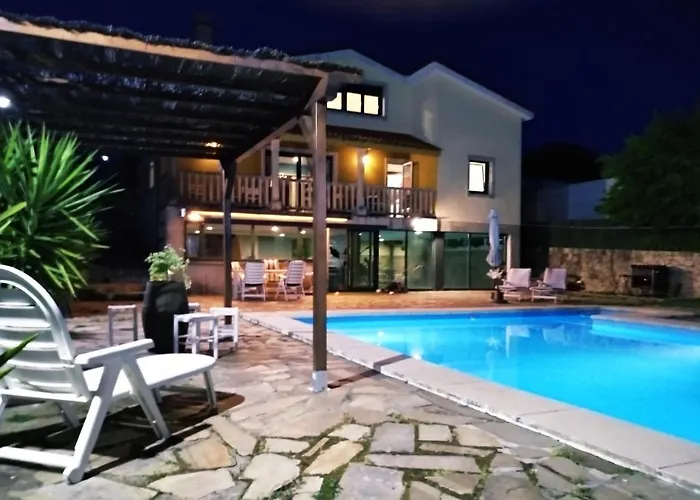 Le Llar Casa Con 2 Piscinas 1 Climatizada Interior Muy Cerca De Santiago De Compostela